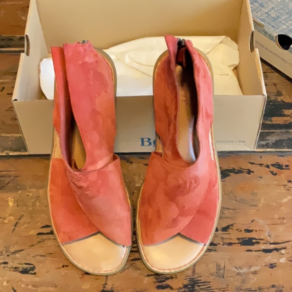 Stylish Women's Red Sandals size 9